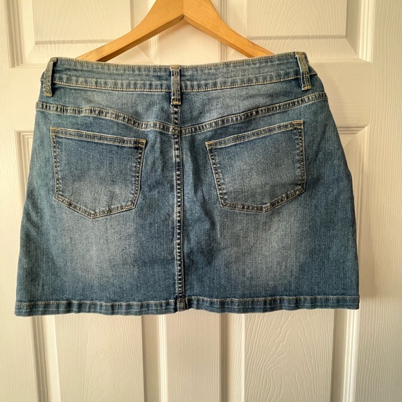 Mini jeans skirt - Picture 3 of 6